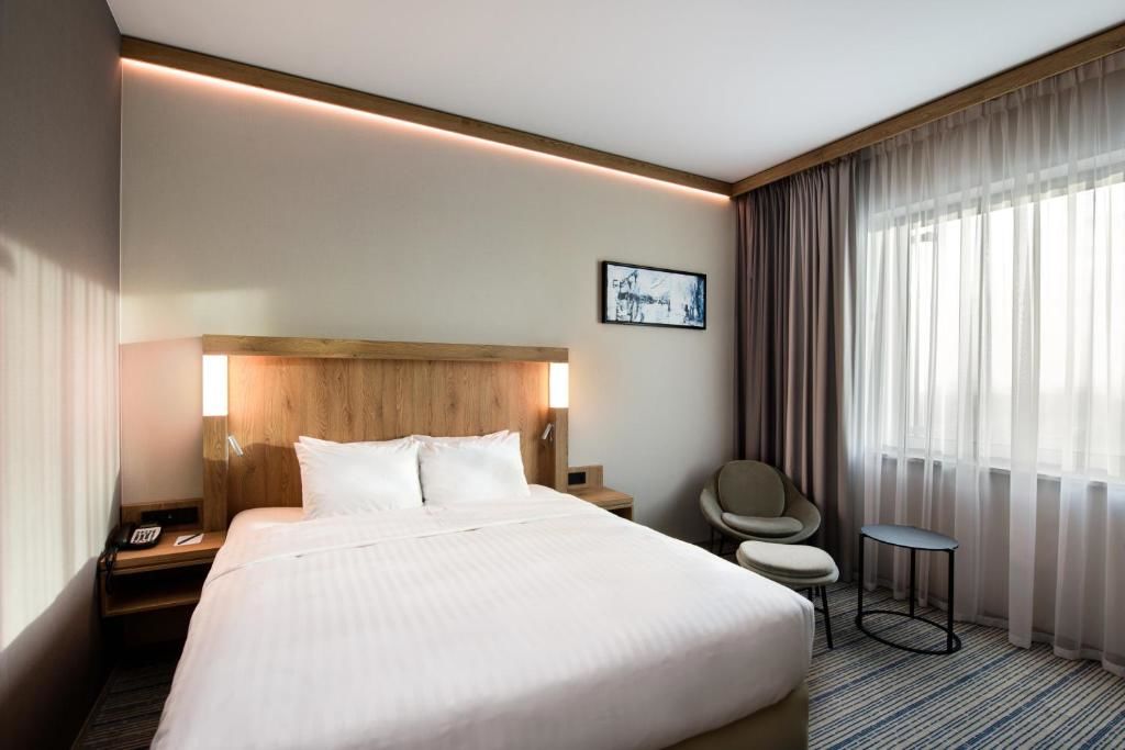 Отель Courtyard by Marriott Warsaw Airport Варшава