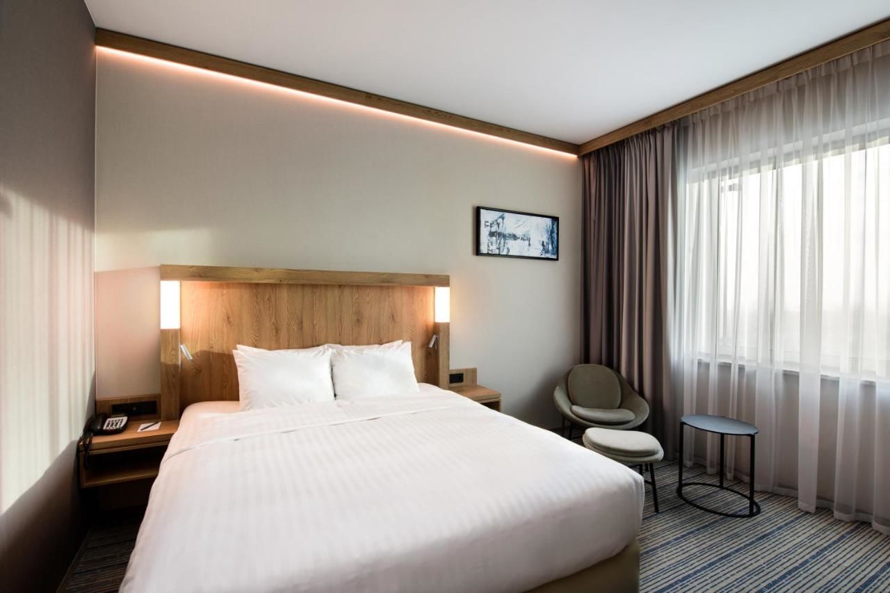 Отель Courtyard by Marriott Warsaw Airport Варшава